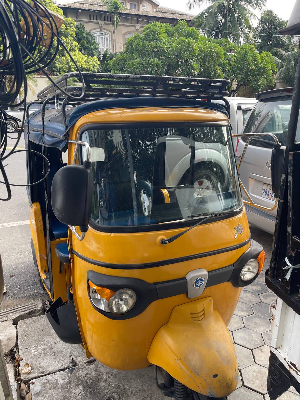 TUK TUK
